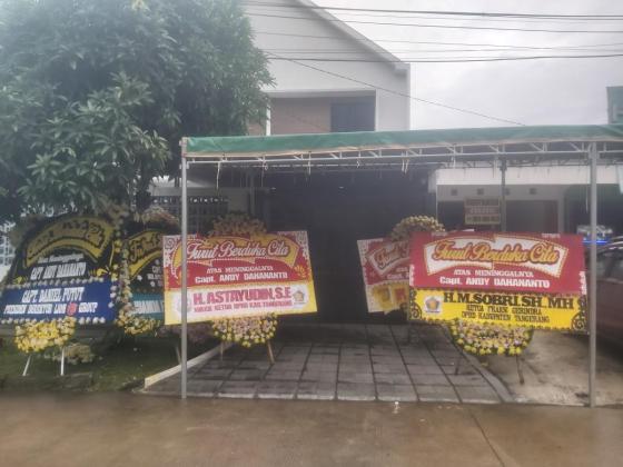 Rumah Kapten Andy di Tangerang Dipenuhi Karangan Bunga, Keluarga Tunggu Informasi Resmi
