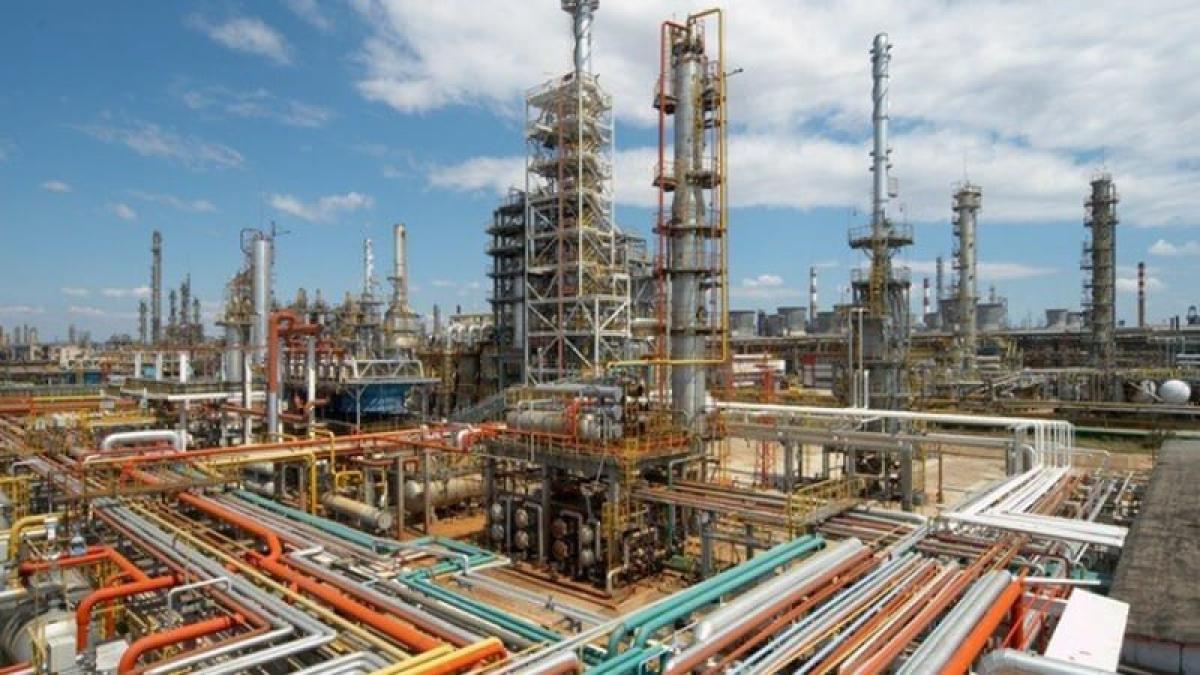 Harga Minyak Dunia Melonjak di Tengah Ultimatum Trump ke Iran, Brent Tembus US$111 per Barel!