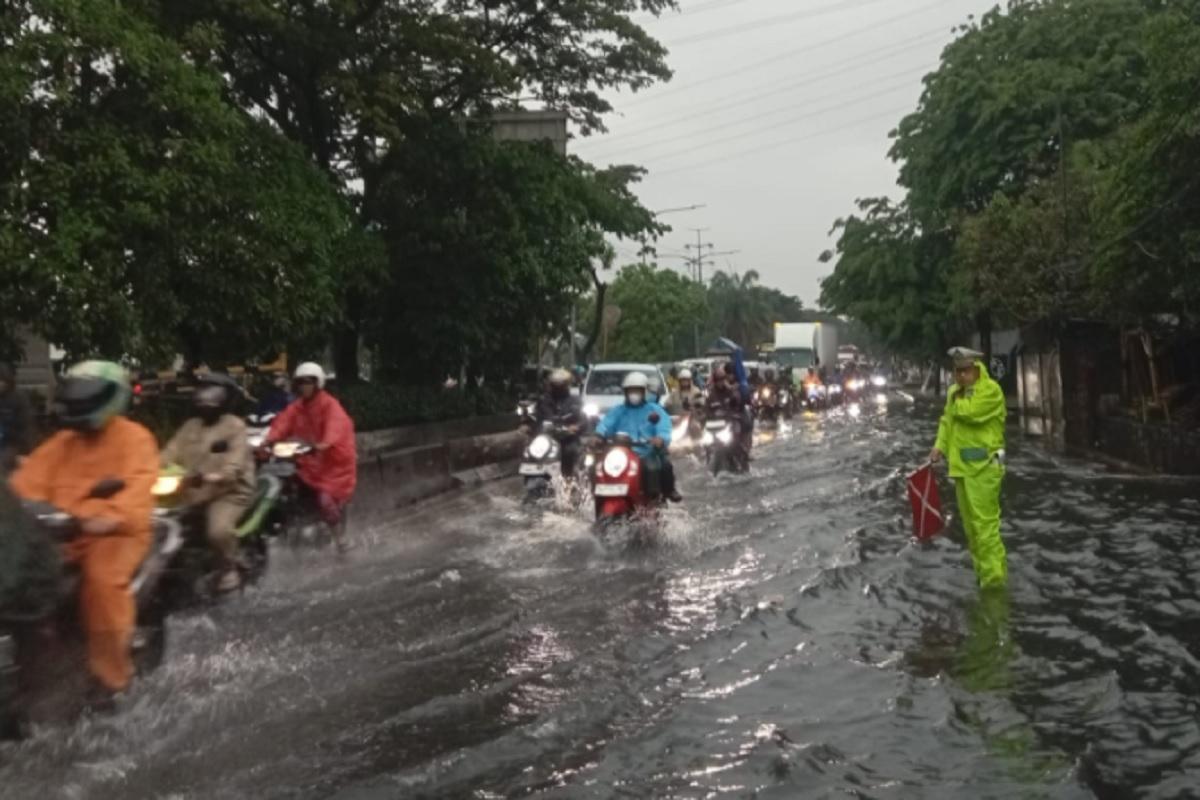 Jakarta Lumpuh! Hujan Badai Picu Kemacetan Parah di Jalan Utama, Warga Terjebak Berjam-jam!
