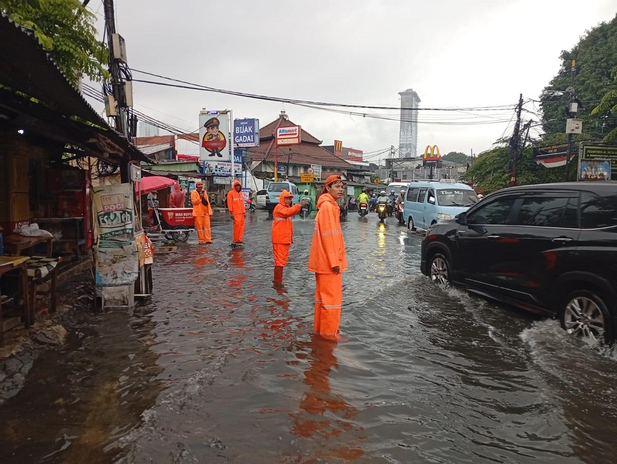 Kali Grogol Meluap, Jalanan Protokol Palmerah Banjir 35 Cm