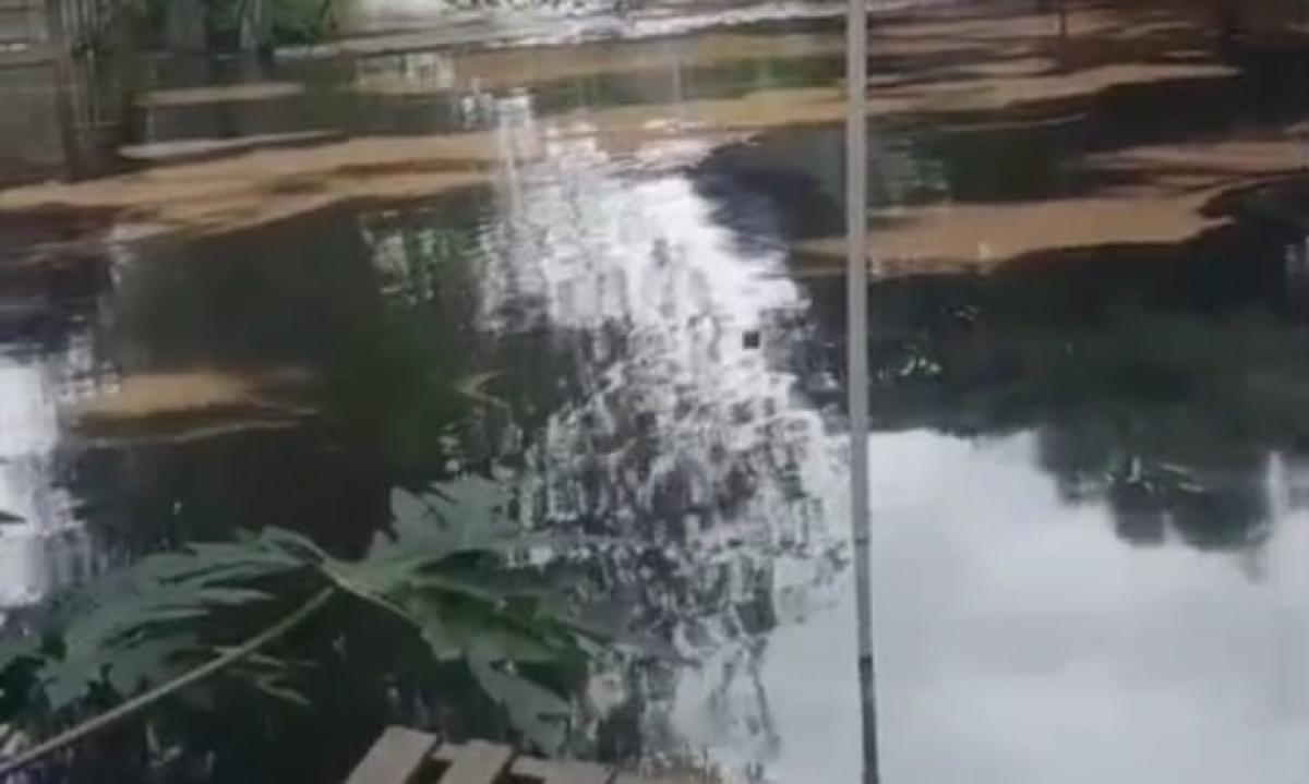 Astaga! Banjir di Tigaraksa Tangerang Tercemar Oli, Masuk ke Permukiman