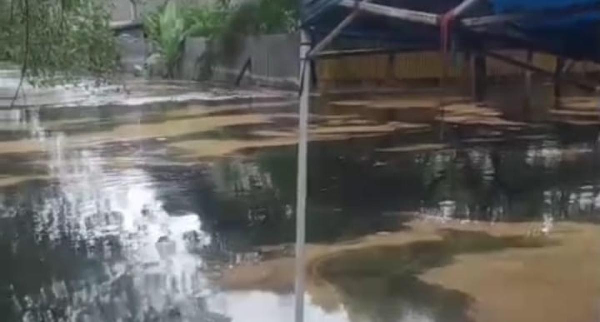 Banjir Bercampur Oli di Tigaraksa Tangerang, 