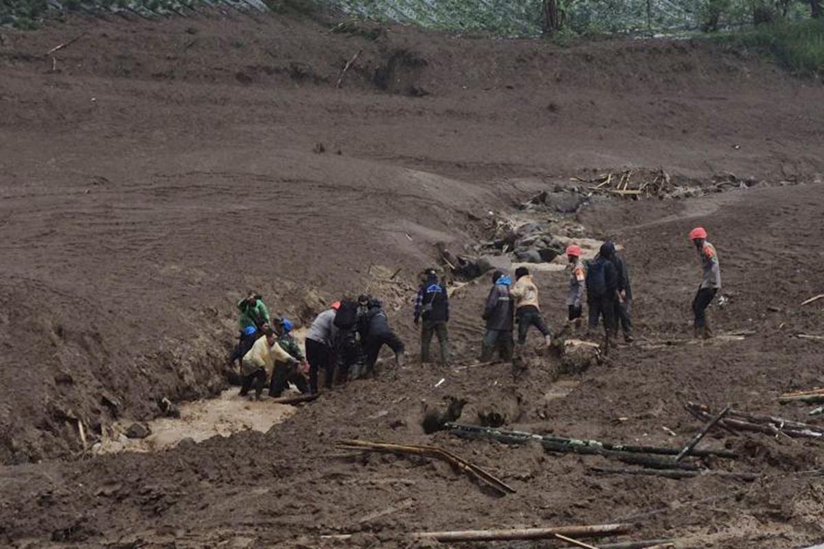 Longsor Landa Cisarua Bandung Barat, 8 Orang Tewas dan 82 Lainnya Hilang