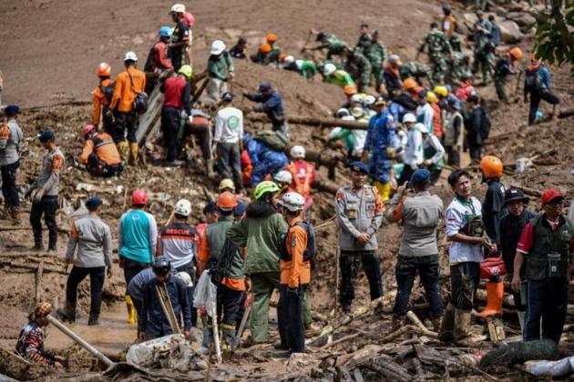 Darurat! 2.000 Personel Serbu Lokasi Longsor Pasirlangu, 80 Orang Masih Hilang