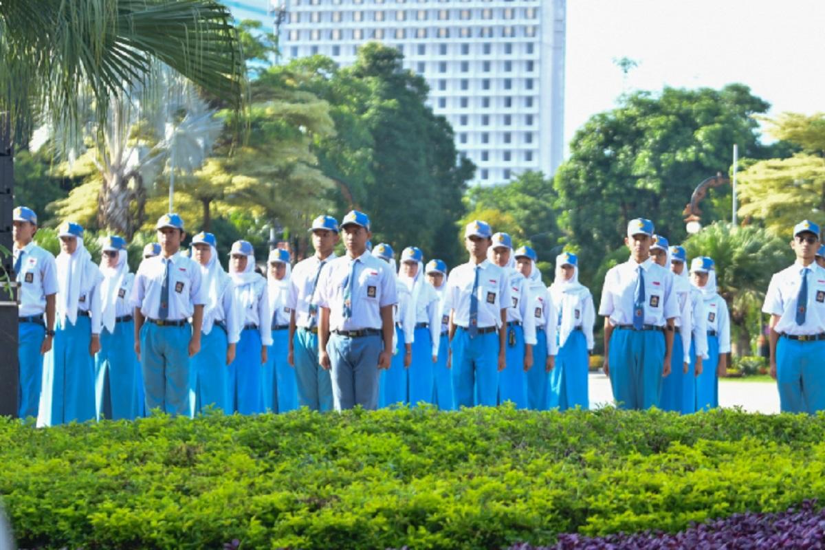 Mendikdasmen Wajibkan Upacara Tiap Senin, Pelajar Harus Ucap Ikrar hingga Nyanyi Lagu Rukun