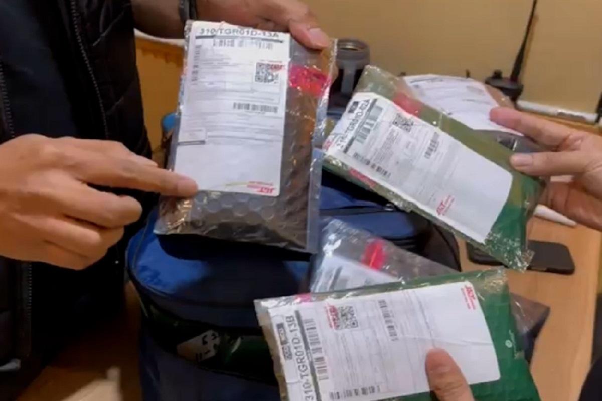 Polisi Bongkar Modus Peredaran Narkoba Lewat Paket Online, 2 Pria Ditangkap