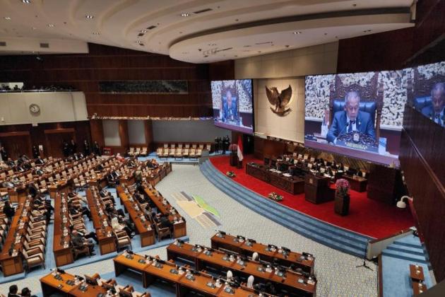 DPR Setujui Adies Kadir Jadi Hakim Mahkamah Konstitusi