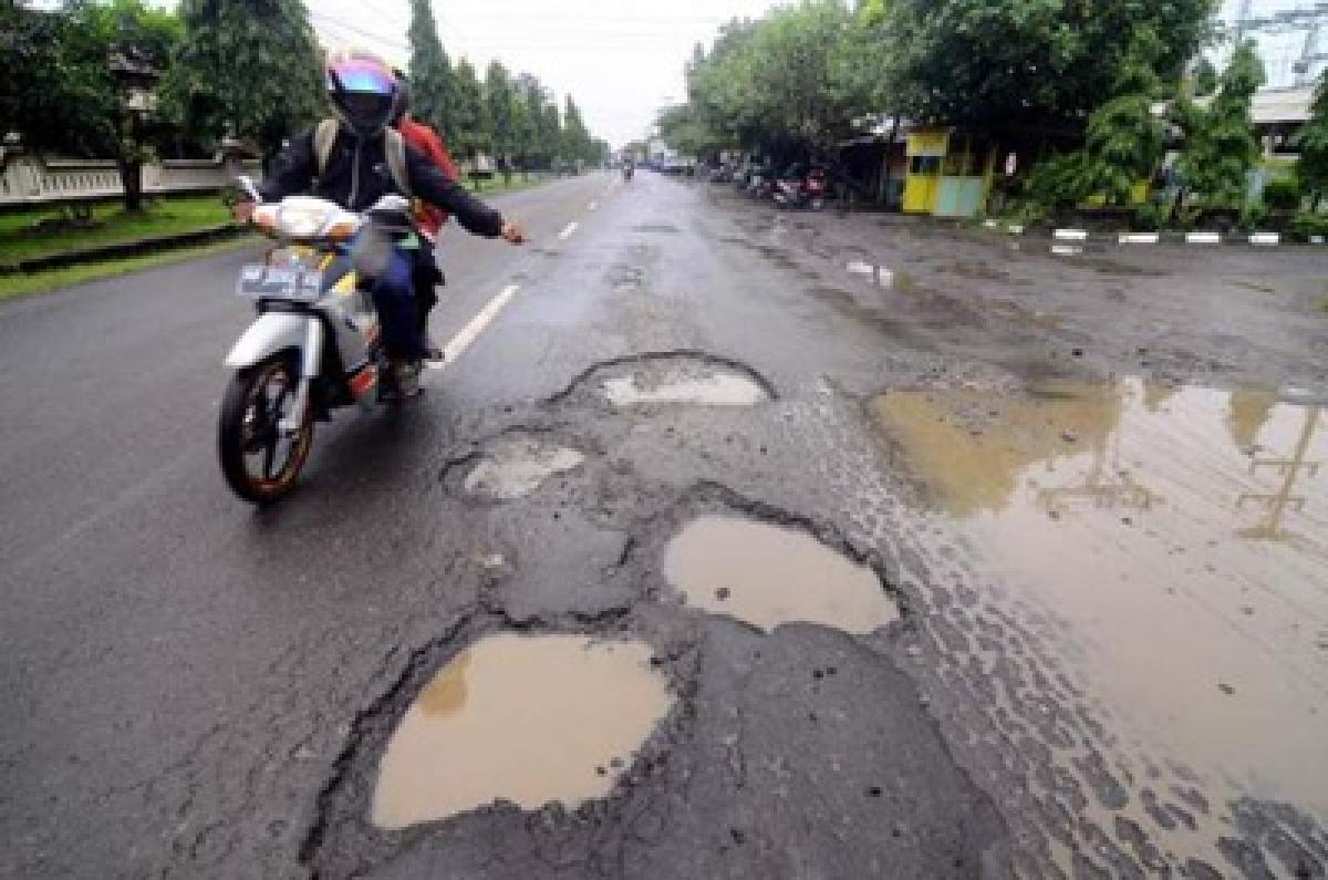 Jalan Berlubang di Jakarta Belum Juga Diperbaiki, Ini Penjelasan Gubernur Pramono Anung