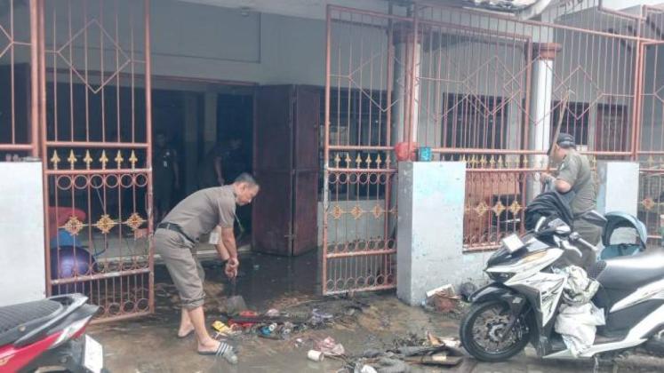Petugas Gabungan dan Warga Percepat Pemulihan Pasca Banjir di Tangerang