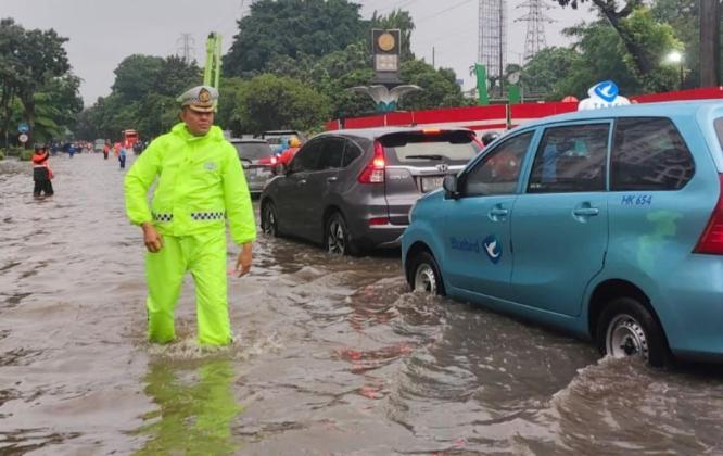 Jalan Daan Mogot Sempat Lumpuh Akibat Banjir, Polisi Ungkap Penyebab Kemacetan Parah