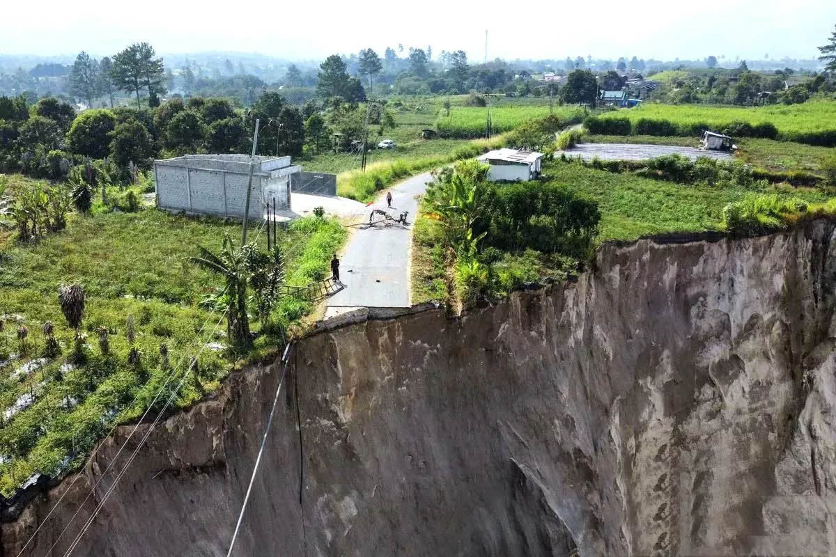 NGERI! Tanah Amblas Ancam Telan Pemukiman Warga, Lubang Raksasa di Aceh Tengah Meluas 3 Hektare