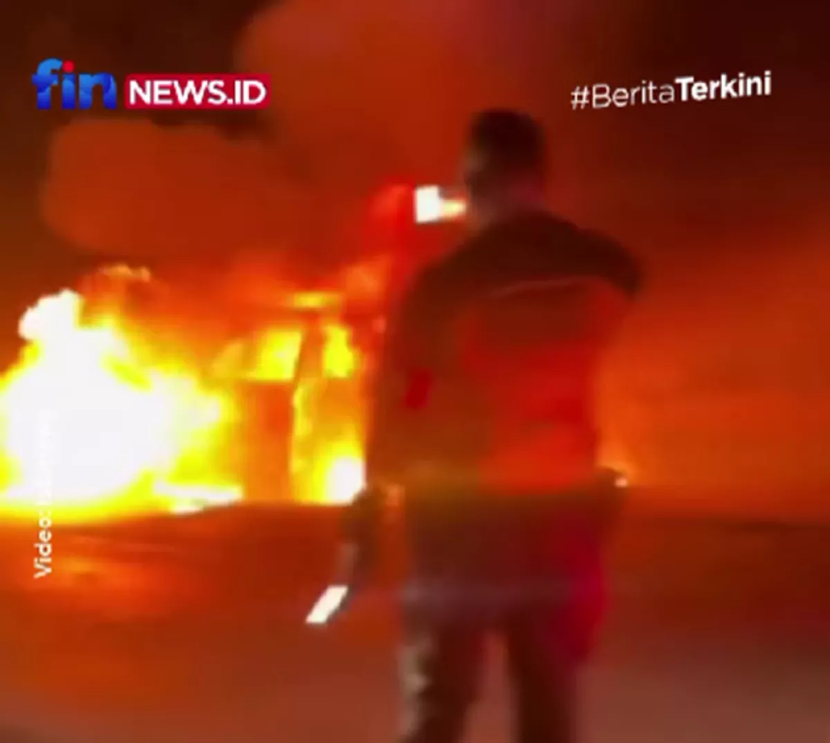 NGERI! Jeep Jetour Hangus Terbakar di Tol Jagorawi Usai Insiden Dengan  BMW, Begini Nasib Penumpangnya