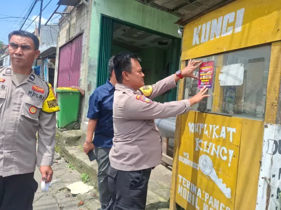 Percepat Respon Aduan, Polisi di Tangerang Sebar Stiker Call Center 110