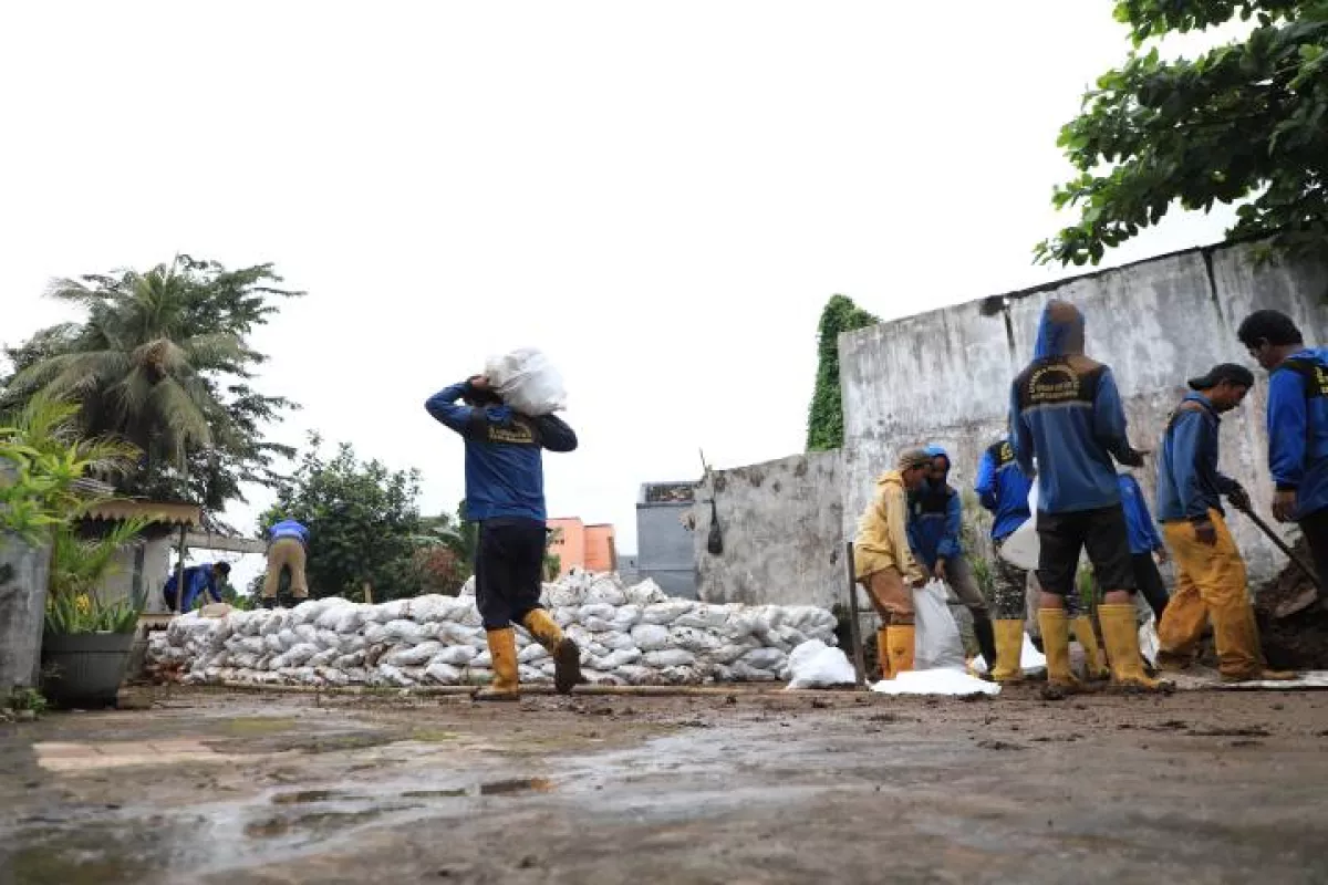 Waspadai Luapan Kali Angke, 3.000 Kisdam Dipasang di Ciledug Indah