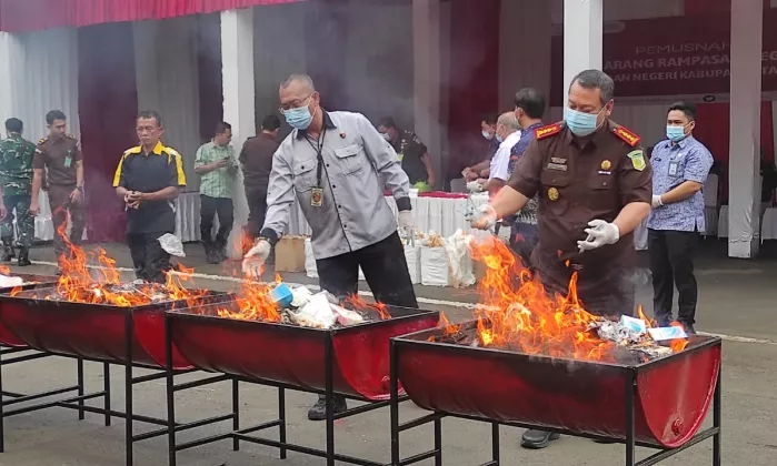 Kejari Kabupaten Tangerang Musnahkan Ratusan Ribu Obat Terlarang