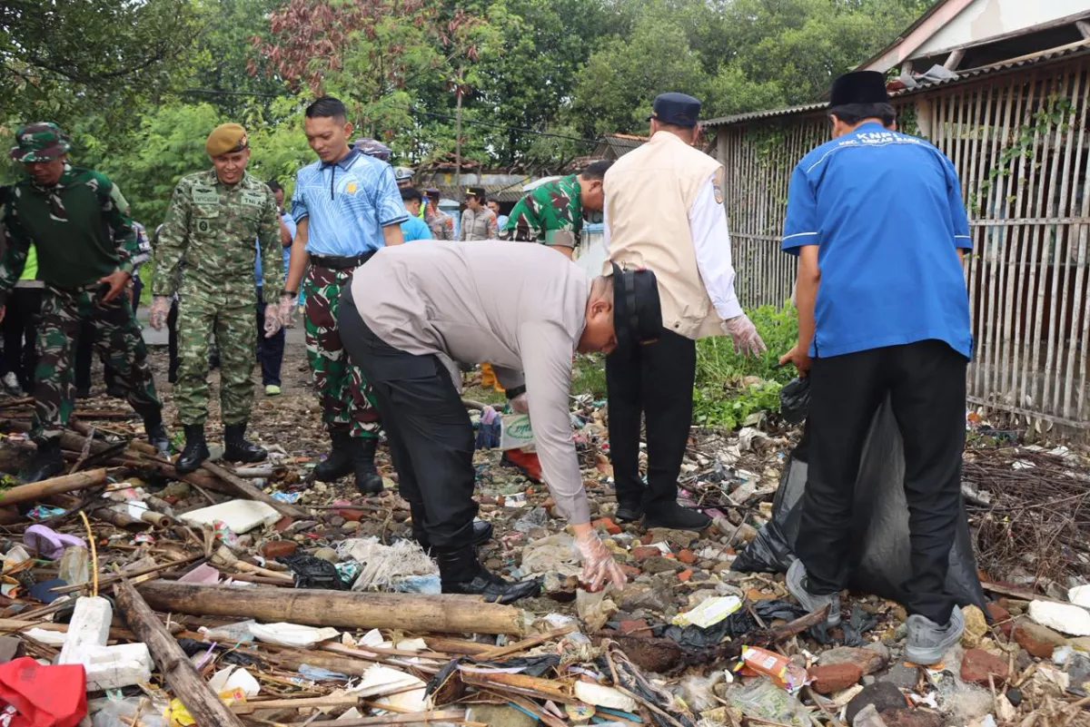Dikenal Pantai Terkotor, Polisi Tangerang Gelar Korve di Wisata Pulo Cangkir 