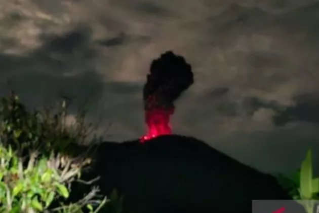 Gunung Marapi di Sumbar Erupsi, Semburkan Abu Vulkanik Setinggi 3 Kilometer!