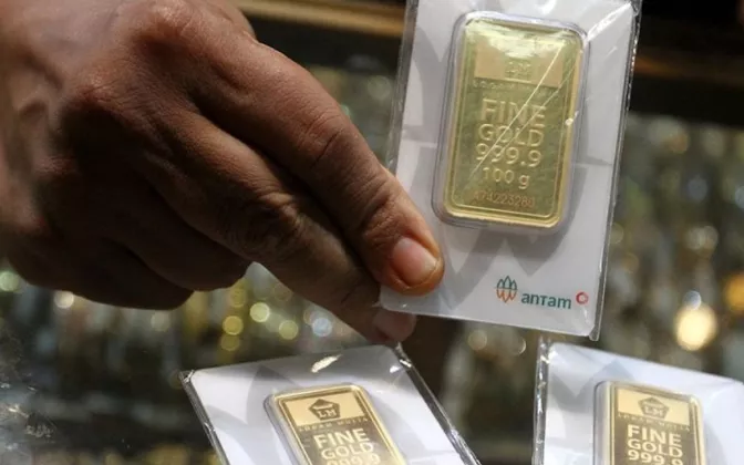 Harga Emas Antam Anjlok Tajam Hari Ini, Turun Rp100.000 per Gram dalam Sehari