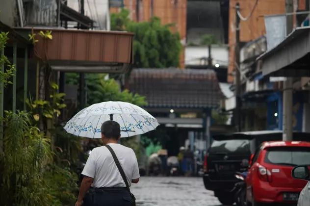 Jakarta Basah! Hujan Guyur Ibu Kota Sejak Dini Hari Secara Merata