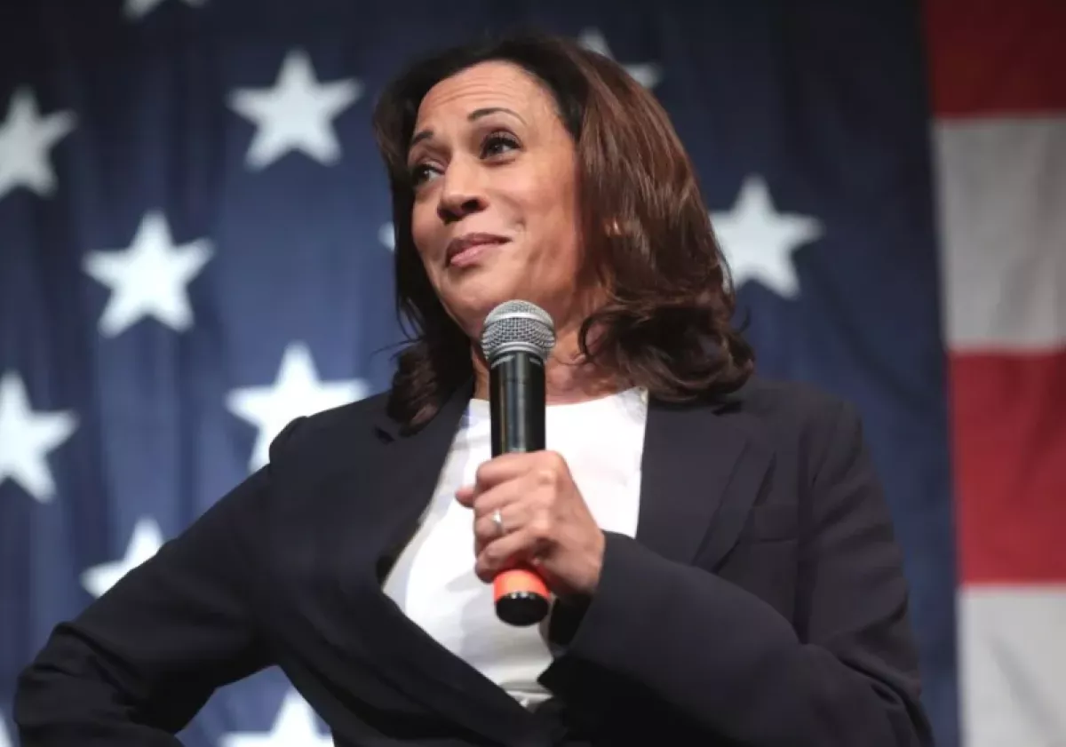 Kamala Harris Kecam Donald Trump yang Unggah Video Rasis Terhadap Obama dan Istrinya
