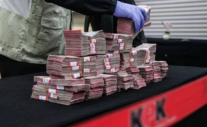 Geledah Kantor dan Rumah Dinas Ketua PN Depok, KPK Sita Tumpukan Uang Tunai 50 Ribu Dolar AS