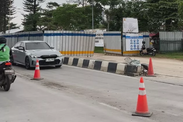 Jembatan Jalan Utama Kemang Pratama Bekasi Dalam Perbaikan, Begini Kondisinya !!