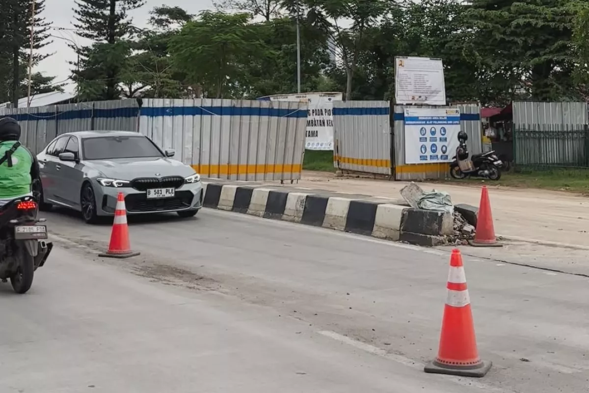 Jembatan Jalan Utama Kemang Pratama Bekasi Dalam Perbaikan, Begini Kondisinya !!