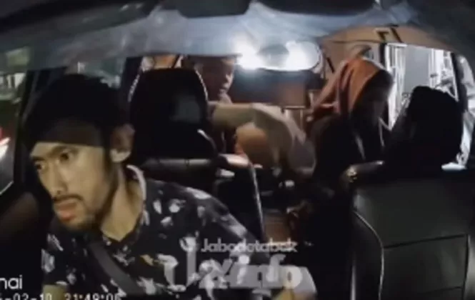 Viral! Driver Taksi Online di Cipulir Tegur Keras Penumpang yang Diduga Mesum di Mobil: Gak Bisa Ditahan?