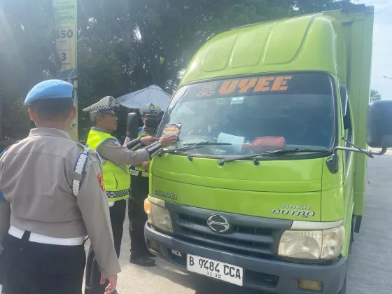 Menyisir Jalur Arteri, Polresta Tangerang Ajak Pengendara Tertib Lalu Lintas