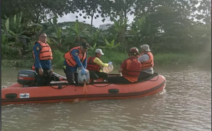 Cisadane Tercemar Pestisida, 1.500 Liter Ekoenzim Diguyur ke Sungai
