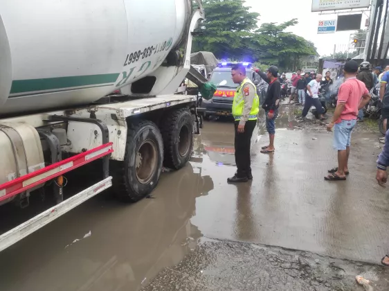 Kecelakaan Maut Truk Molen vs Motor di Tangerang Satu Orang Tewas! 