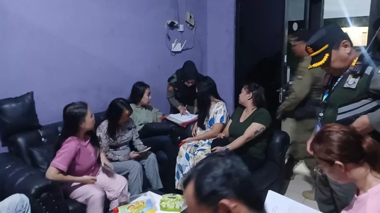 Jelang Ramadan, Satpol PP Kabupaten Tangerang Segel Warung Remang-remang di Solear