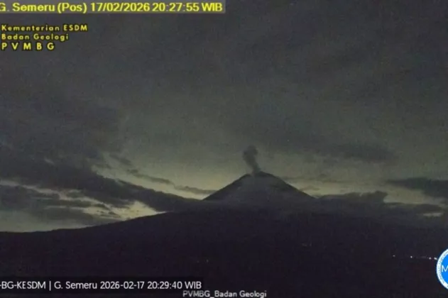 Kembali Erupsi, Gunung Semeru Lontarkan Letusan Setinggi 800 Meter!