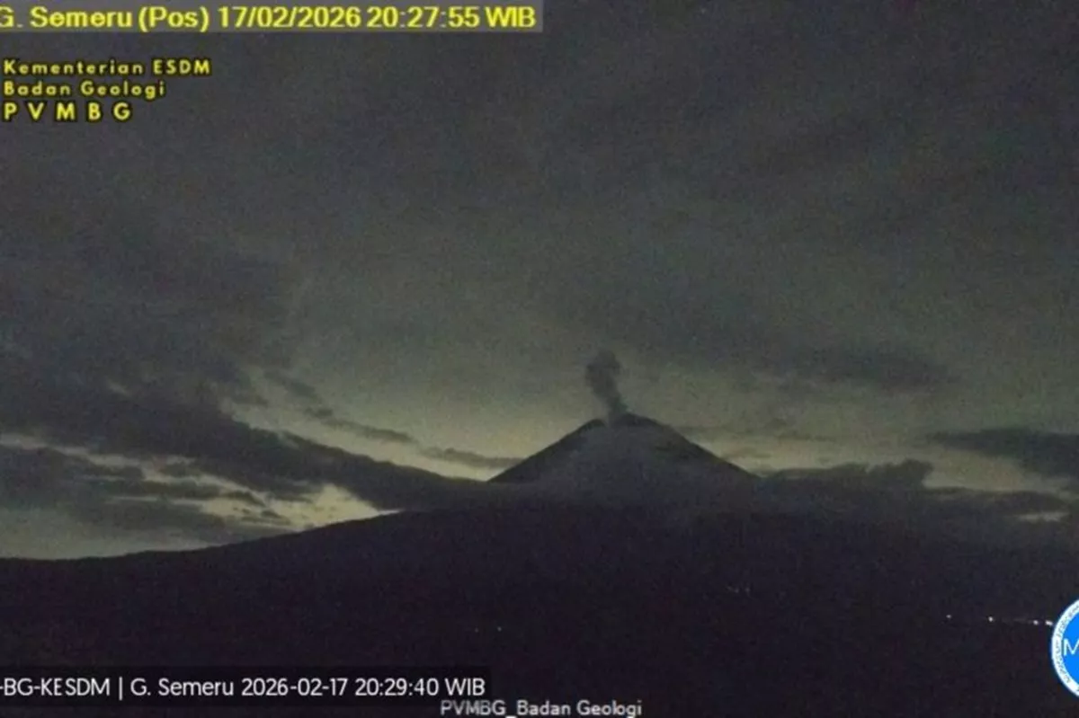 Kembali Erupsi, Gunung Semeru Lontarkan Letusan Setinggi 800 Meter!