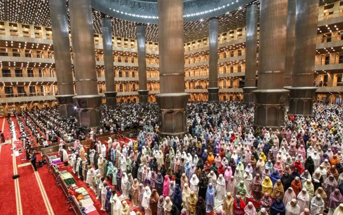 MALAM INI ATAU BESOK? Ini Panduan Lengkap Tata Cara Salat Tarawih 2026, Jamaah Maupun Sendiri