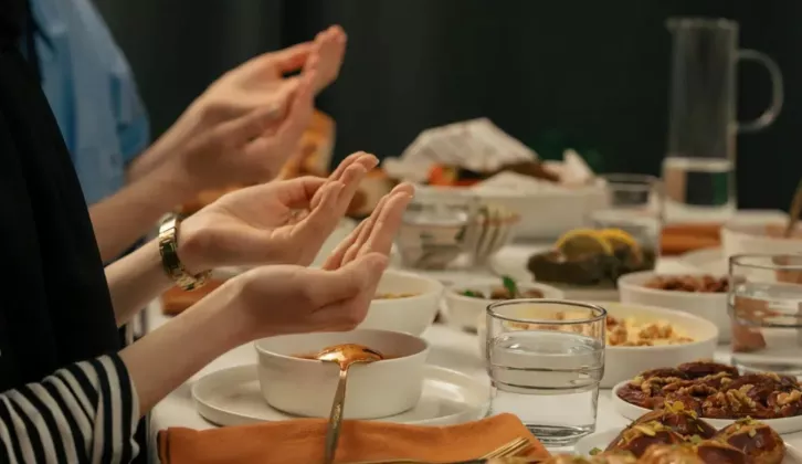 TAK PERNAH DITOLAK ALLAH SWT! Bukan Cuma Allahumma Laka Shumtu, Ini Doa PALING MUSTAJAB saat BUKA PUASA