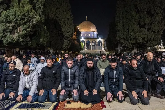 Ribuan Warga Palestina Salat Tarawih Perdana di Masjid Al-Aqsa