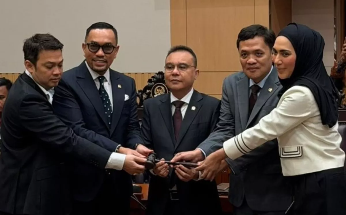 Kembali Jadi Pimpinan Komisi III DPR, Momentum Ahmad Sahroni Harus Bekerja Lebih Keras