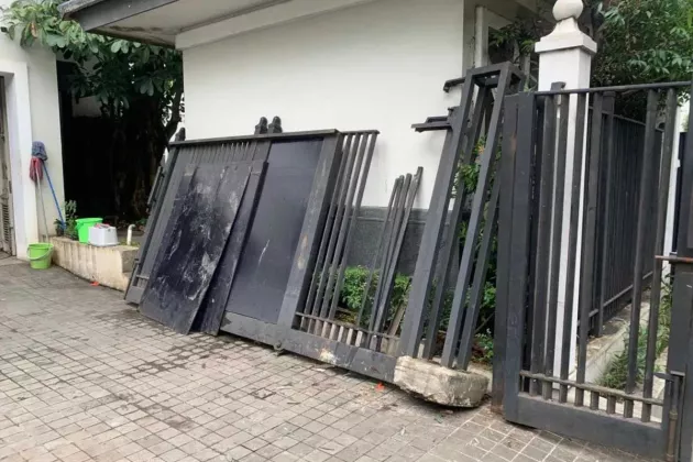 Pengemudi Diduga Mabuk Tabrak Pagar Rumah Anak Jusuf Kalla, Sepakat Ganti Rugi Rp25 Juta