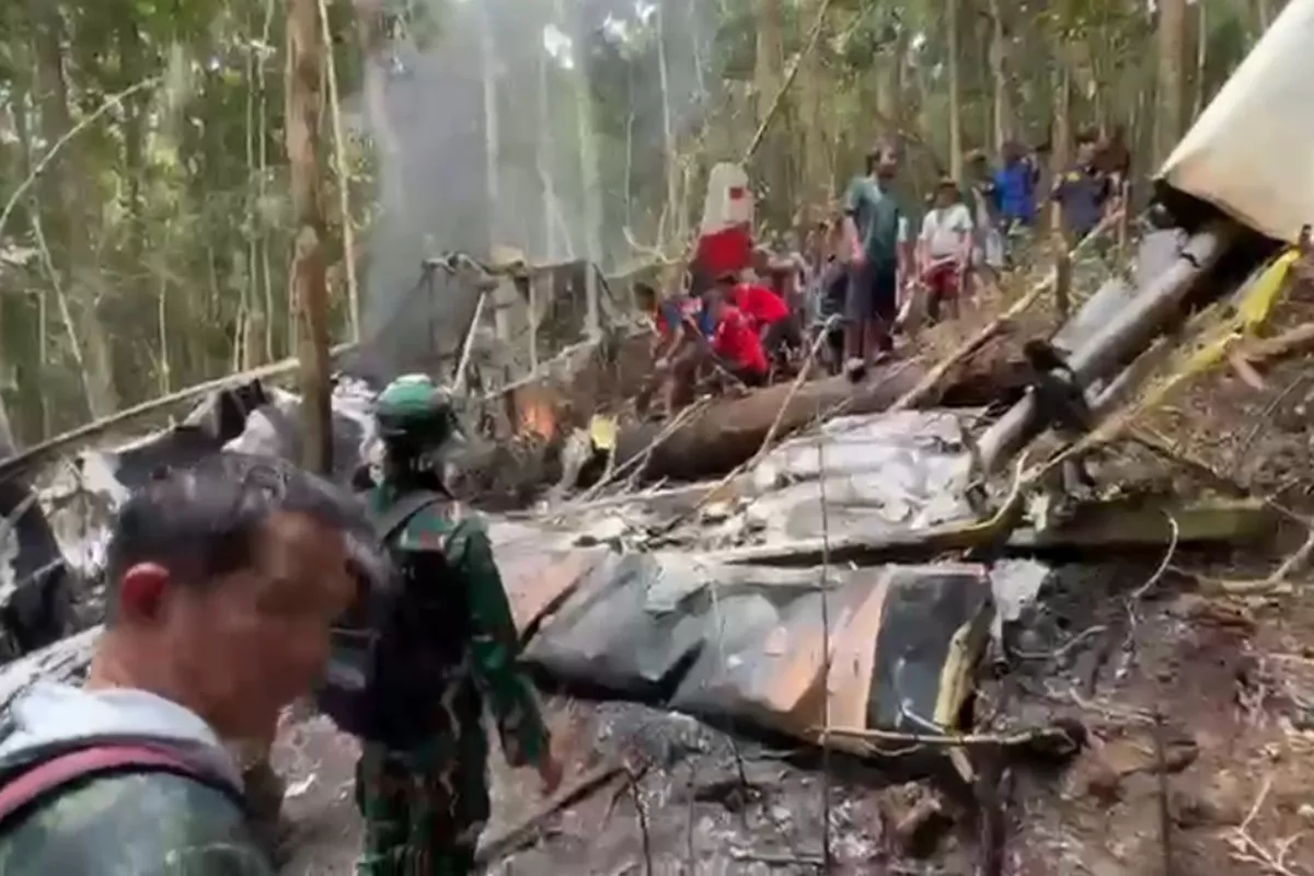 Tim SAR Evakuasi Pilot Pesawat Pelita Air Service yang Jatuh di Nunukan