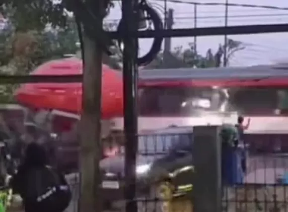 Evakuasi KA Bandara yang Anjlok di Batu Ceper Masih Berlangsung, Jalur Rel Lumpuh
