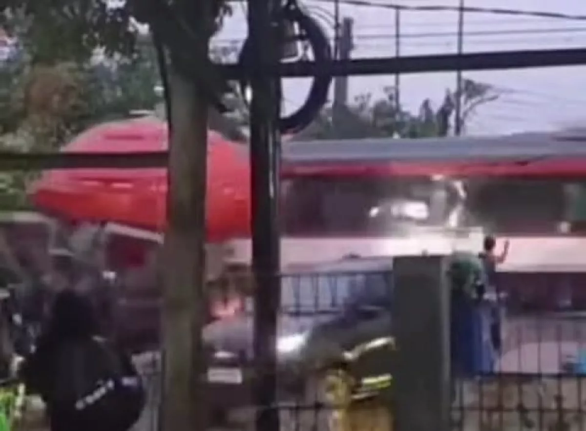 Evakuasi KA Bandara yang Anjlok di Batu Ceper Masih Berlangsung, Jalur Rel Lumpuh