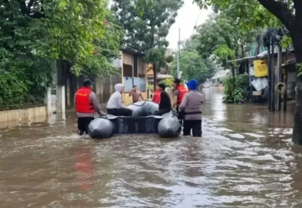 Jakarta Terkepung Banjir Pagi Ini: 61 RT Terendam, Akses Jalan Utama Lumpuh!