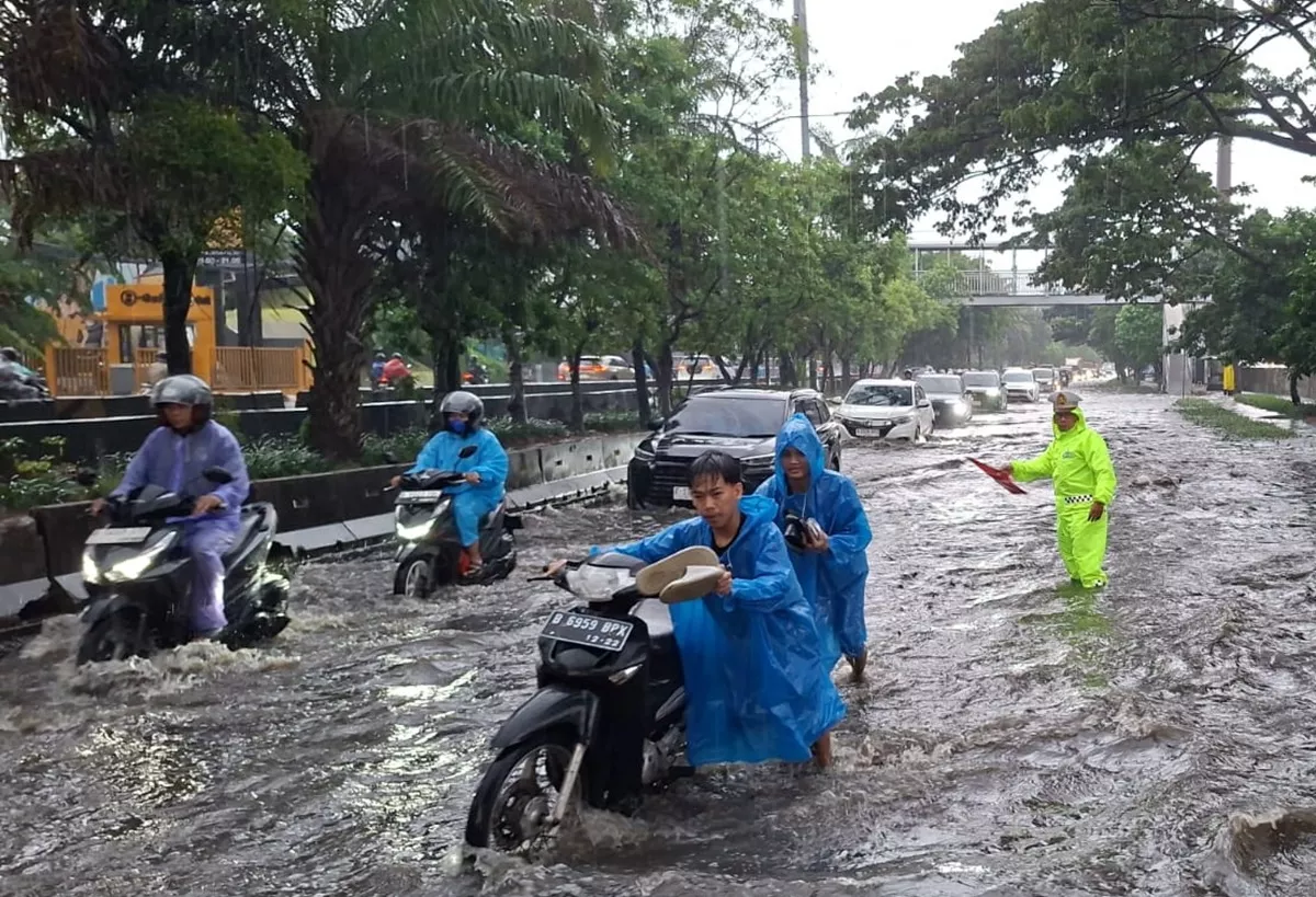 Banjir di Jakarta, Transjakarta Sesuaikan Layanan pada 17 Rute