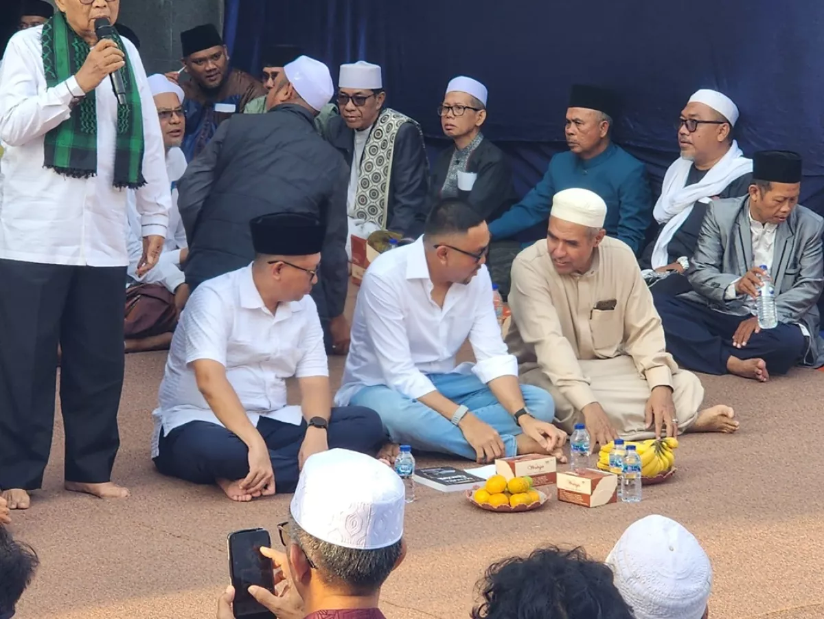 Rekam Jejak Sahroni: Nyali Besar di Parlemen, Hati Lembut di Kebon Bawang