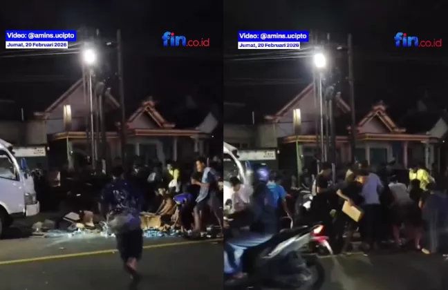 Video Viral Truk Susu Terguling di Ponorogo, Warga Berebut Ambil Ratusan Kardus Susu