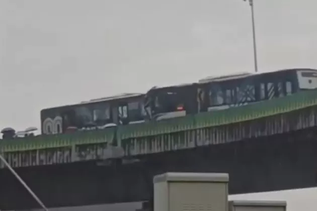 Adu Banteng di Koridor 13, 2 Bus Transjakarta Rusak Parah di Bagian Depan