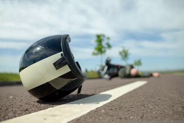 Innalillahi, Pemotor Paruh Baya Tewas Tertabrak Kereta di Perlintasan Kalideres