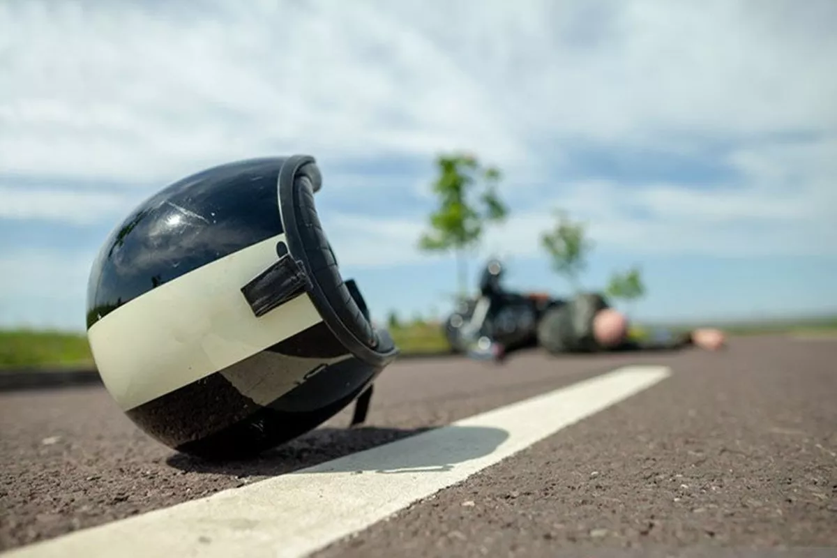 Innalillahi, Pemotor Paruh Baya Tewas Tertabrak Kereta di Perlintasan Kalideres