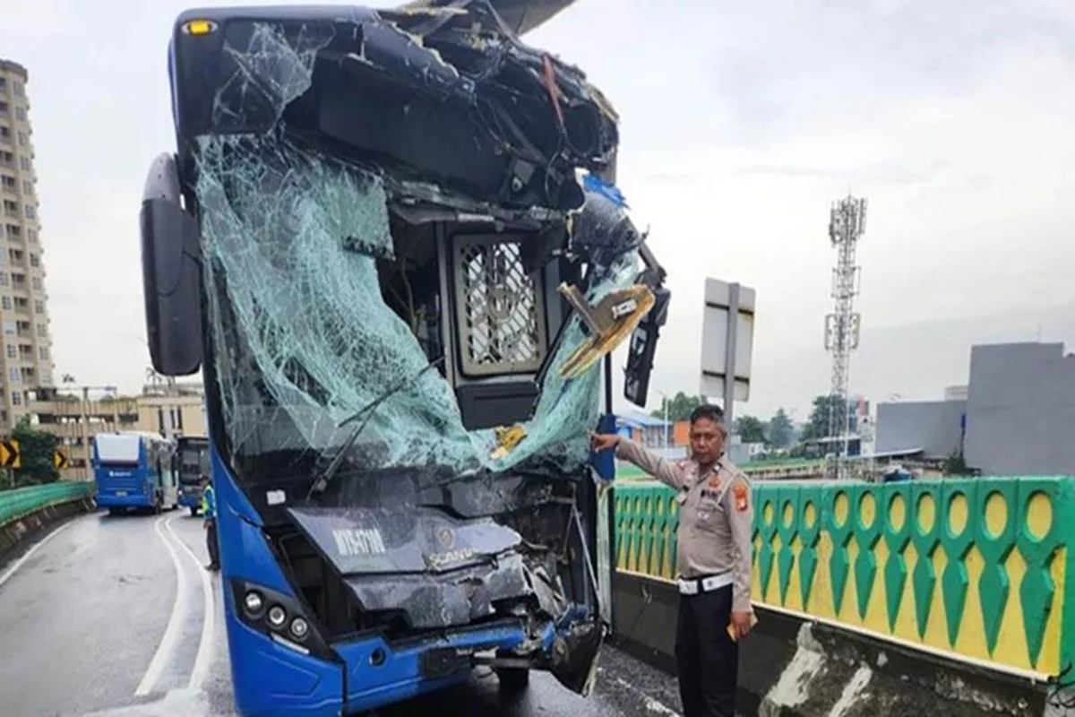 Penyebab Dua Transjakarta di Koridor 13 Adu Banteng, Polisi: Sopirnya Tertidur
